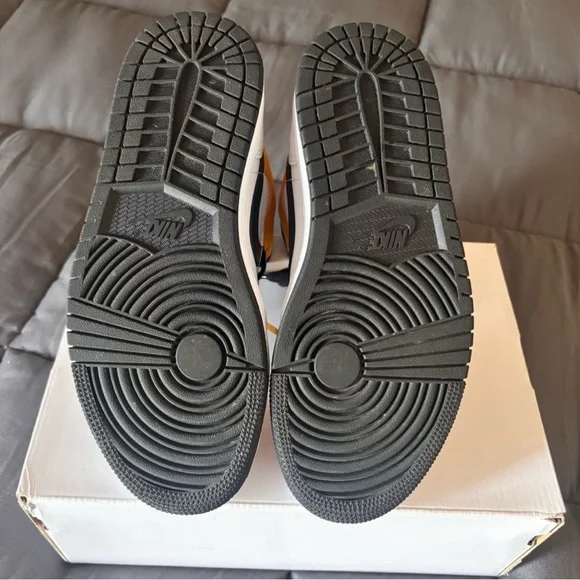 Nike Air Jordan 1 Mid Perforated University Gold - Picture 4 of 9